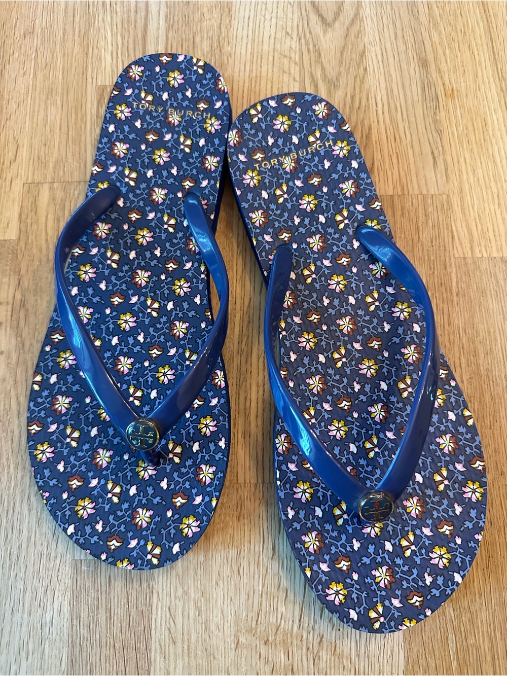 Tory Burch Fresh Blueberry Wild Pansy Floral Flip Flops - Size 9